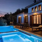 Elia Villa *